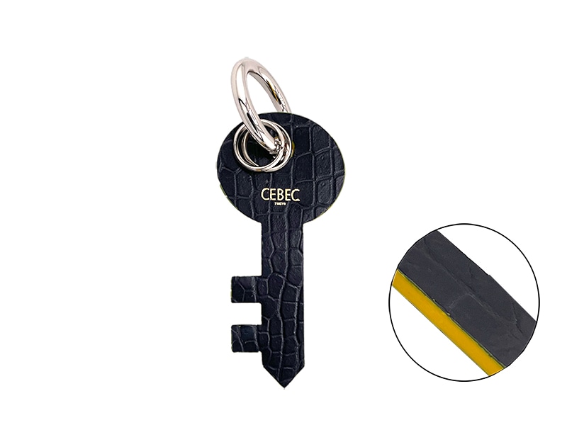 クロコダイル　マット　鍵型チャーム　ブラック（イエロー）