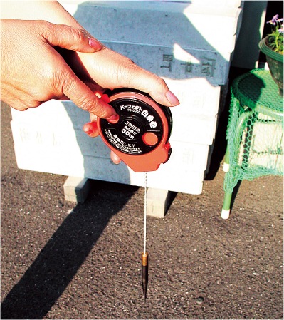 下げ振り巻取器 細長垂球