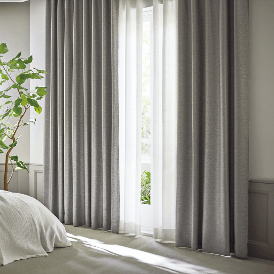 深みのあるナチュラルな光沢ドレープカーテン 遮光1級 シンプル