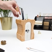 Sharpener Desk Tidy (ｼｬｰﾌﾟﾅｰ ﾃﾞｽｸ ﾀｲﾃﾞｨ) 鉛筆削りデザイン ペン立て