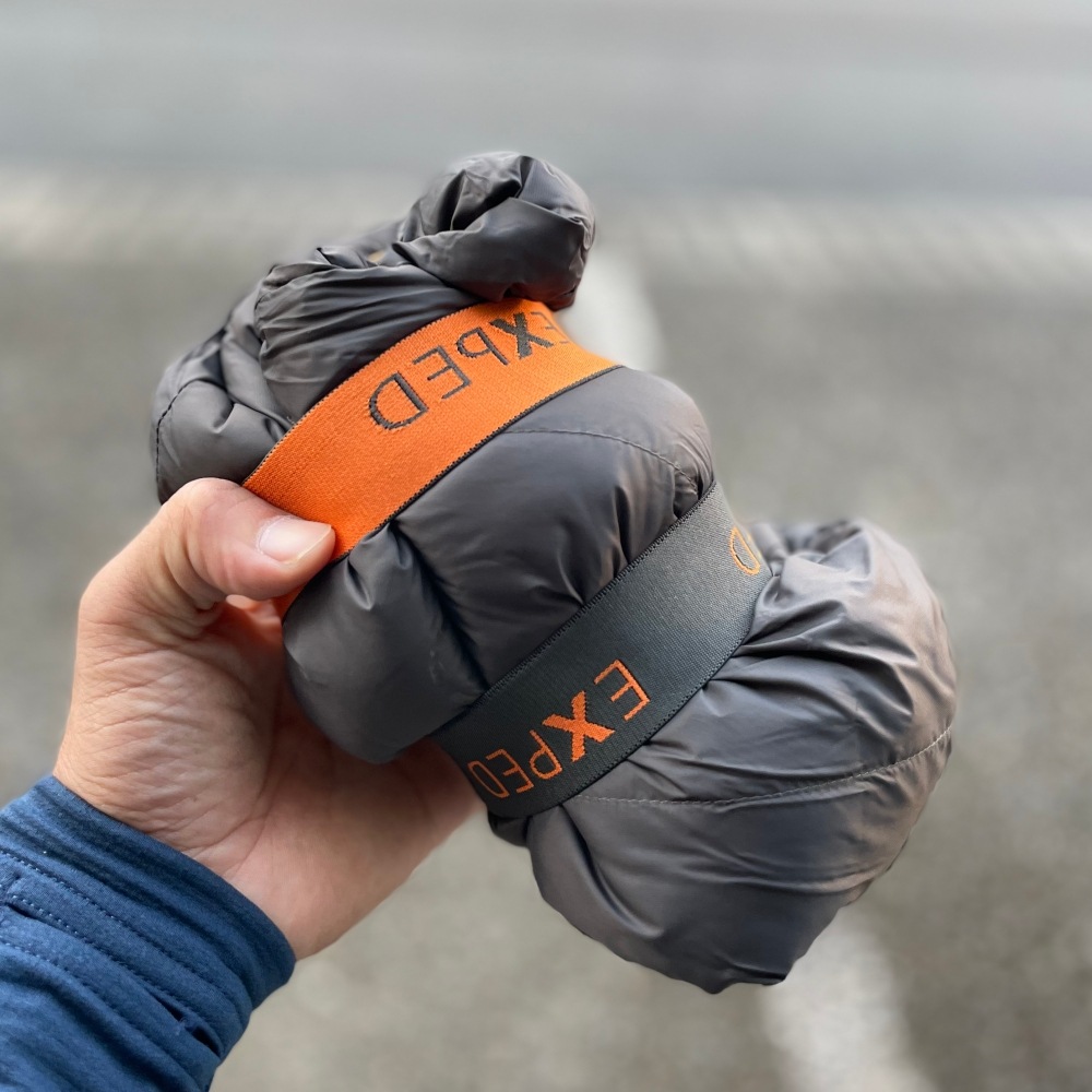 EXPED / 700FPのダウンが入った保温ソックス