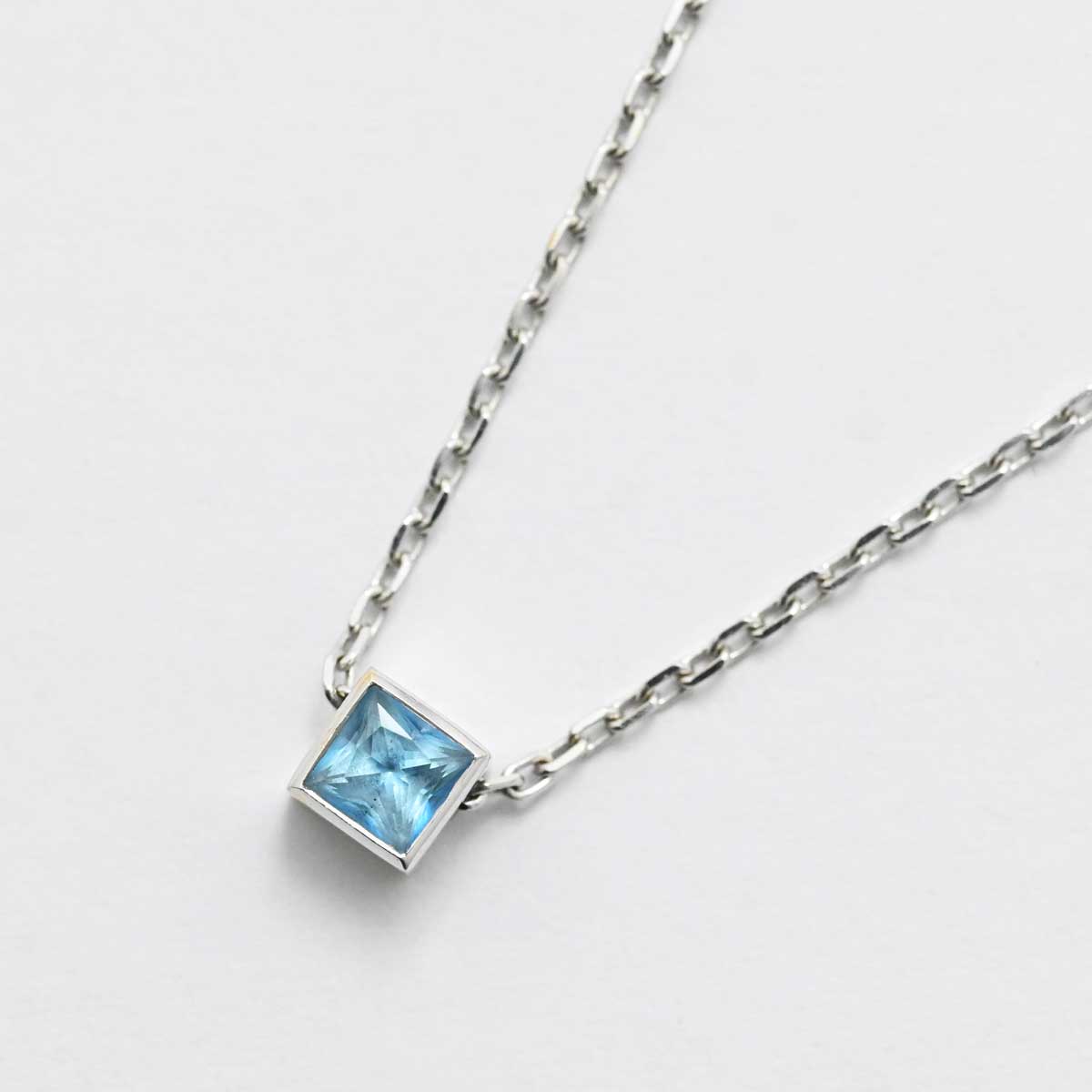 グッチ  GUCCI 750WG ホワイトゴールド ブルートパーズ Gロゴ ネックレス レディース アクセサリー  3265