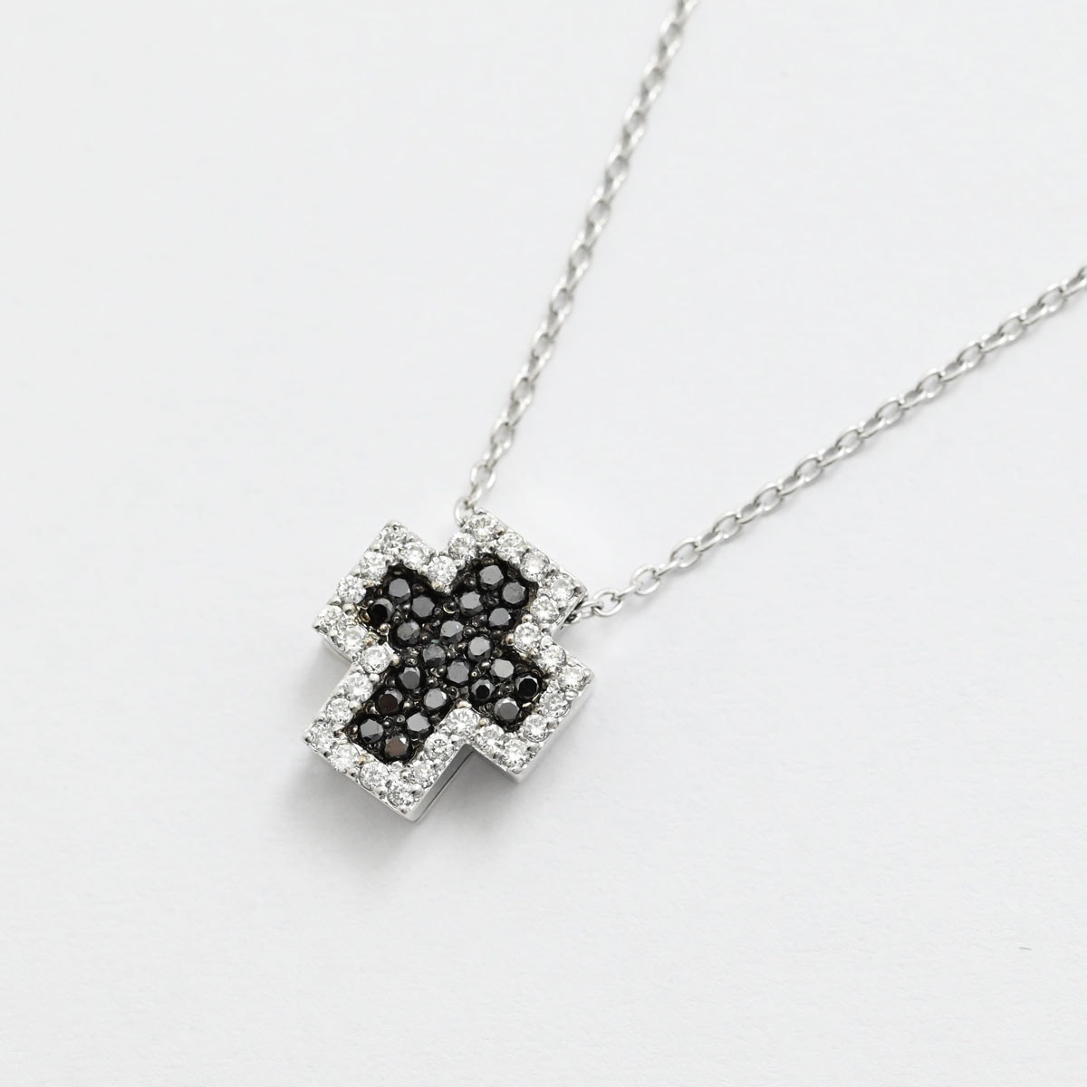 ポンテヴェキオ PONTE VECCHIO K18ＷG ホワイトゴールド ダイヤ0.16t ブラックダイヤ0.13ct クロスネックレス  3404