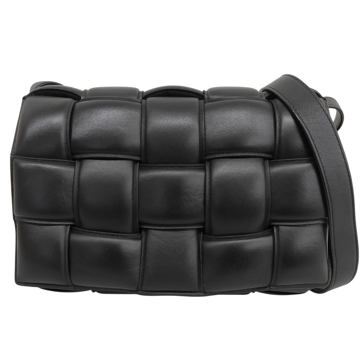 ボッテガヴェネタ BOTTEGA VENETA パデッド カセット イントレチャート ショルダーバッグ 斜め掛け ラムレザー 黒 シルバー金具 レディース 4844