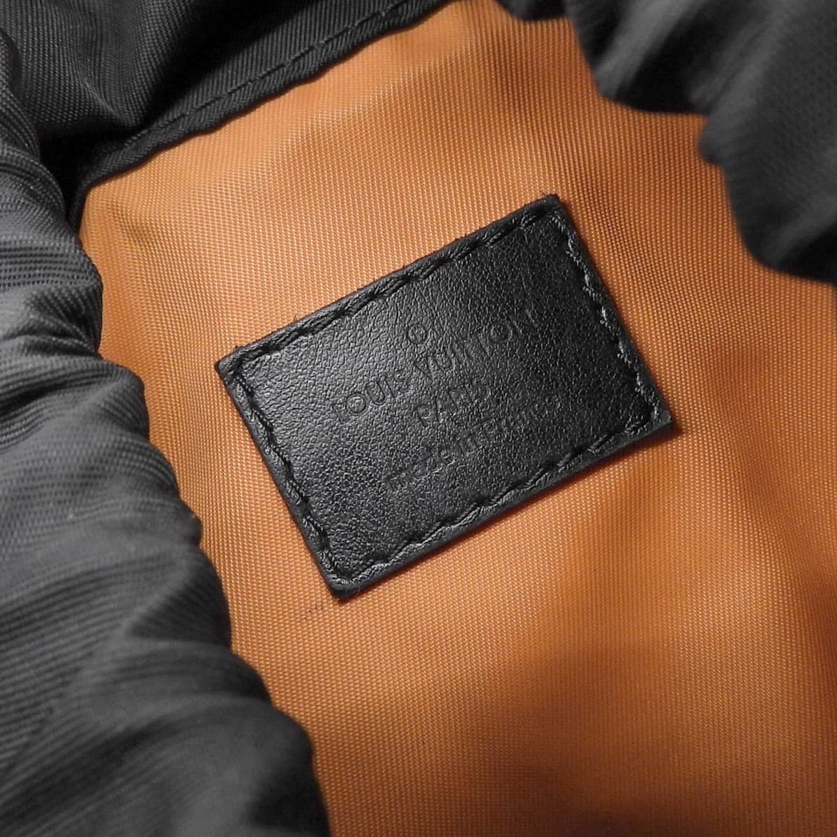 ルイヴィトン LOUIS VUITTON モノグラムシャドウ チョークスリングバッグ ボディバッグ ショルダーバッグ 斜め掛け ノワール メンズ M44633 4438