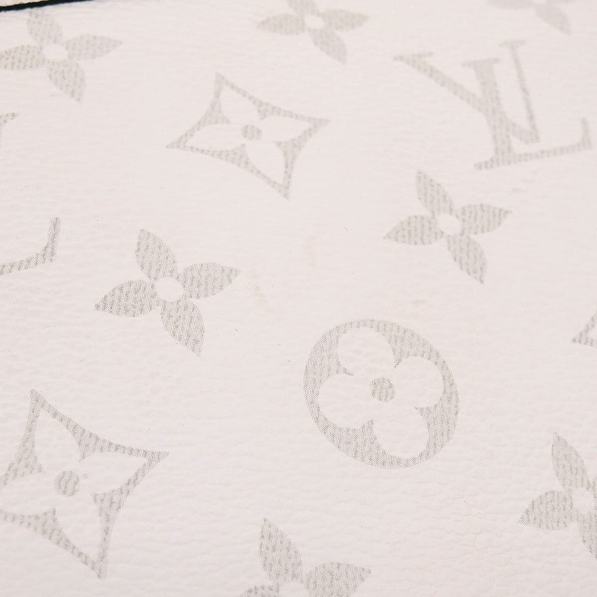 ルイヴィトン LOUIS VUITTON タイガラマ ガストンウェアラブル ショルダーバッグ ななめ掛け モノグラムキャンバス ホワイト メンズ M30935 4758