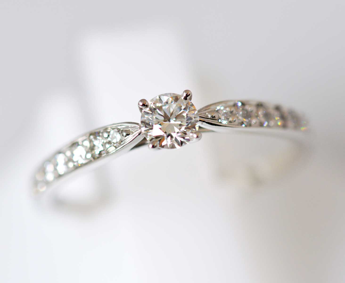 ティファニー TIFFANY PT950 ダイヤ0.19ct ハーモニー ハーフサークル