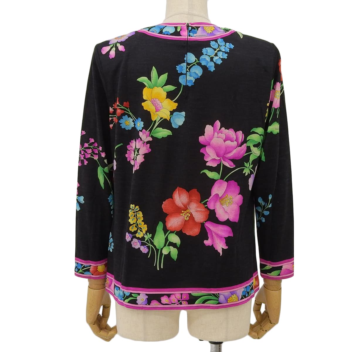 レオナール LEONARD 花柄 カットソー トップス 長袖 ウール×シルク ブラック×マルチカラー サイズL レディース 4407