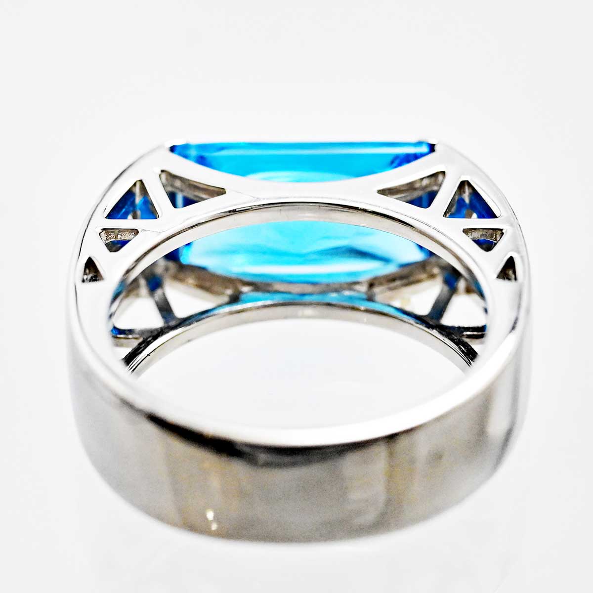 タサキ ＰT900 プラチナ ブルートパーズ ダイヤ 0.21ct リング レディース 9号  3482