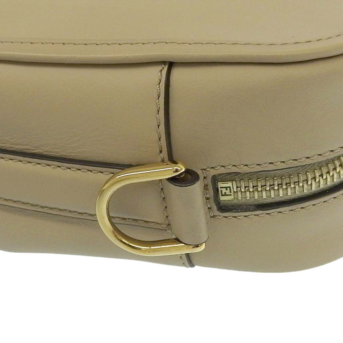 フェンディ FENDI キャム ショルダーバッグ カメラバッグ ポシェット 斜め掛け レザー ベージュ レディース 4630