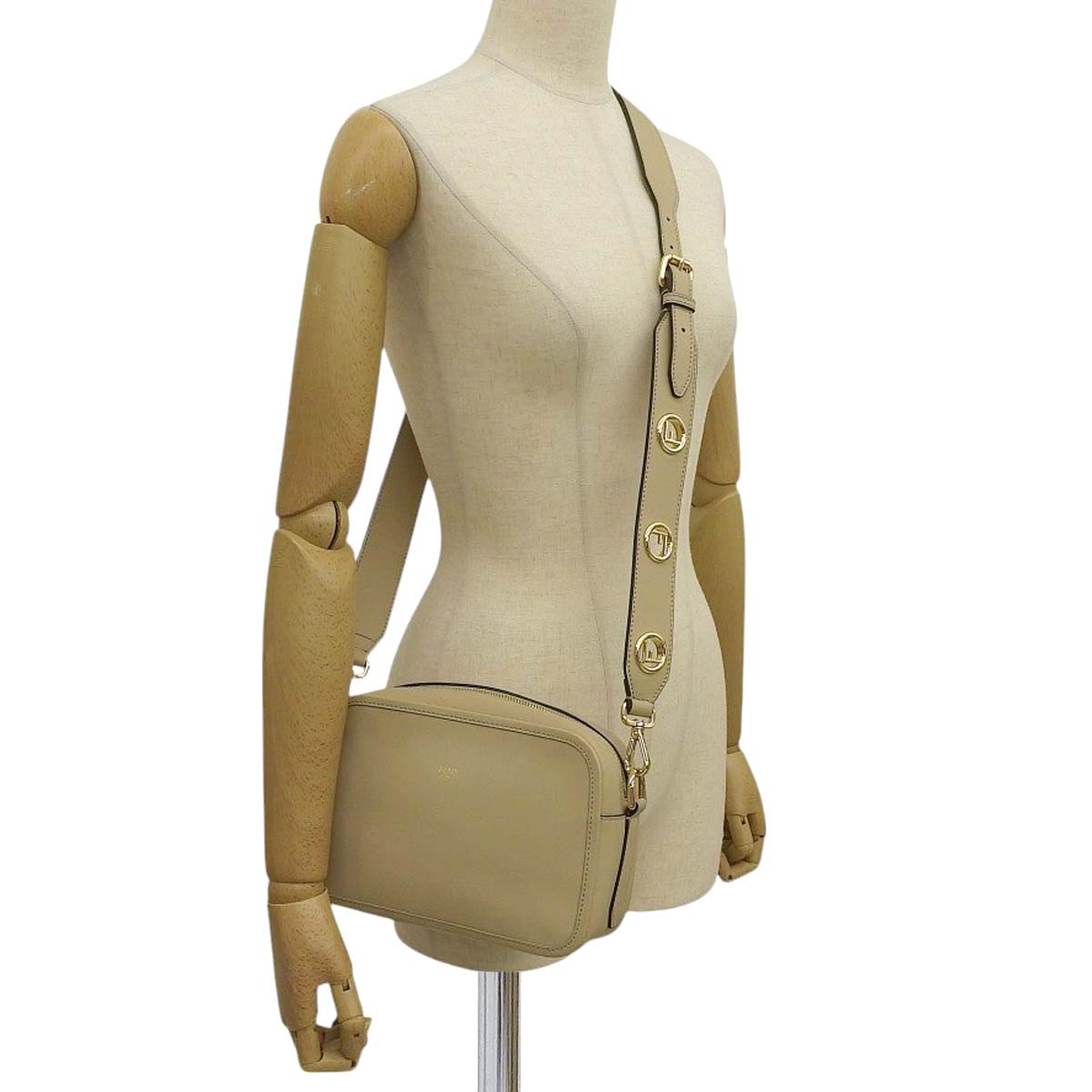 フェンディ FENDI キャム ショルダーバッグ カメラバッグ ポシェット 斜め掛け レザー ベージュ レディース 4630