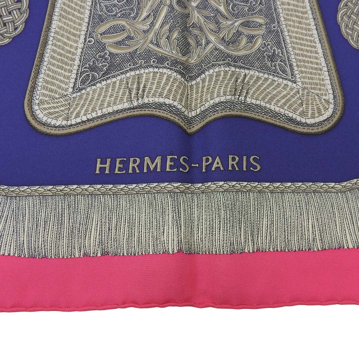 エルメス HERMES カレ90 Poste et Cavlerie サーベルの飾り袋 スカーフ シルク ピンク×ネイビー レディース 4725