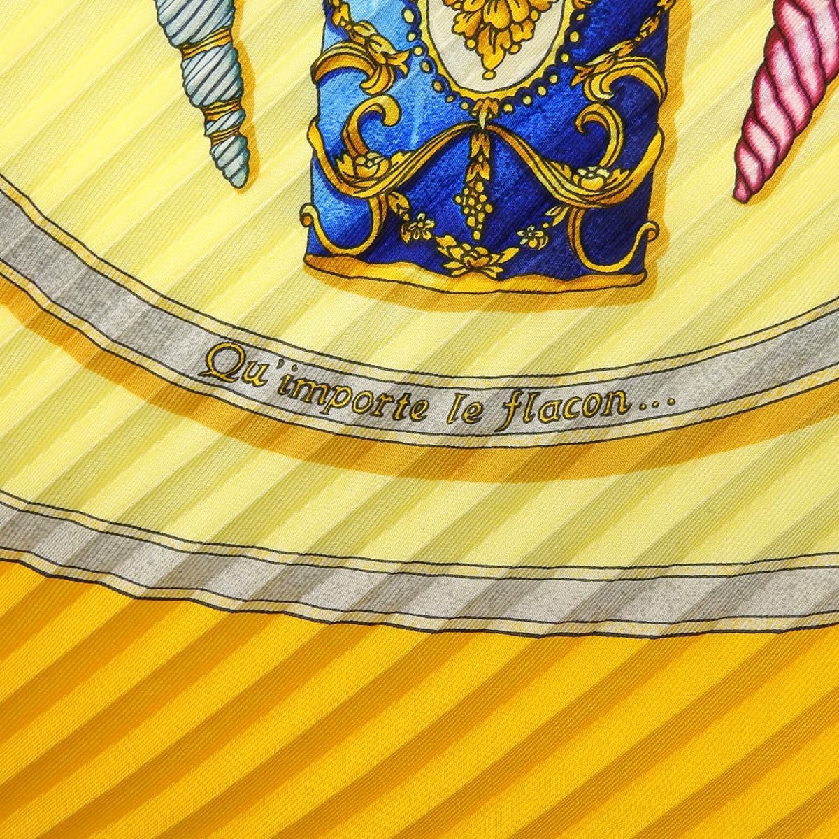 エルメス HERMES プリーツスカーフ Qu immorte le flacon 香水瓶