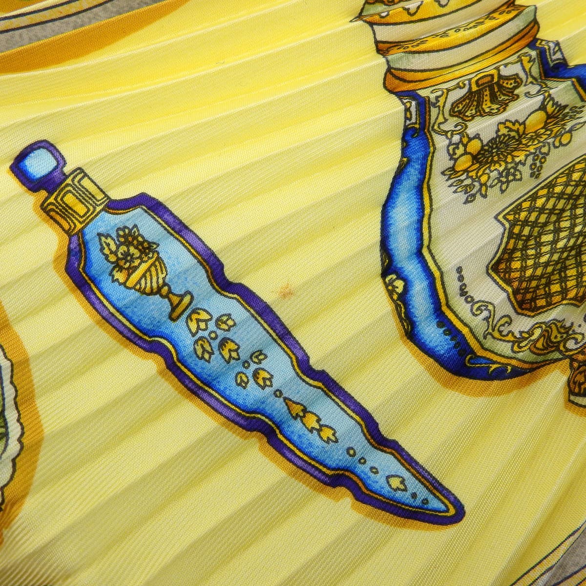 エルメス HERMES プリーツスカーフ Qu immorte le flacon 香水瓶 シルク イエロー レディース 4731
