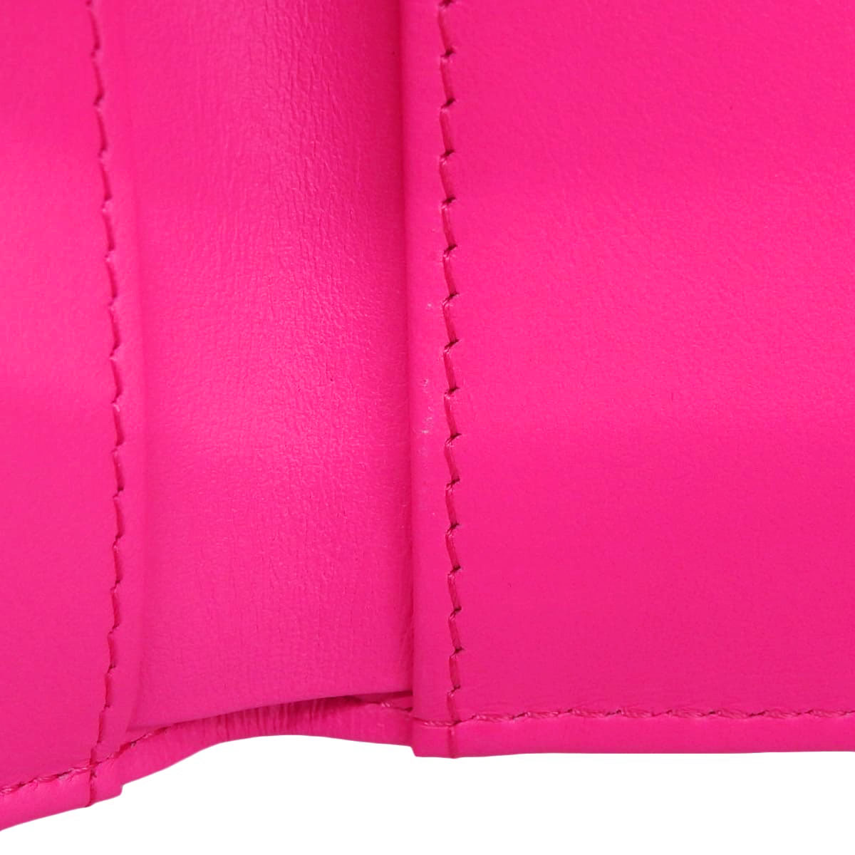 シャネル CHANEL ココマーク マトラッセ Wホック 三つ折り コンパクト財布 キャビアスキン ネオンピンク ゴールド金具 レディース 4737