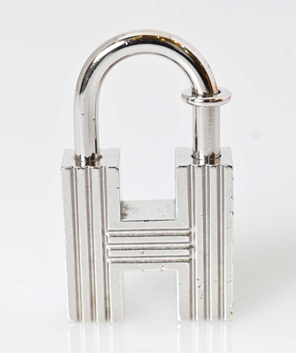 エルメス HERMES カデナ アッシュ Hモチーフ H2000 新世紀の第一歩 小物 7486