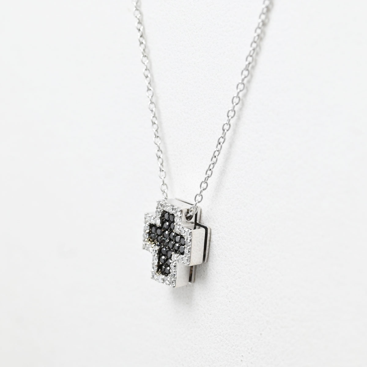 ポンテヴェキオ PONTE VECCHIO K18ＷG ホワイトゴールド ダイヤ0.16t ブラックダイヤ0.13ct クロスネックレス  3404