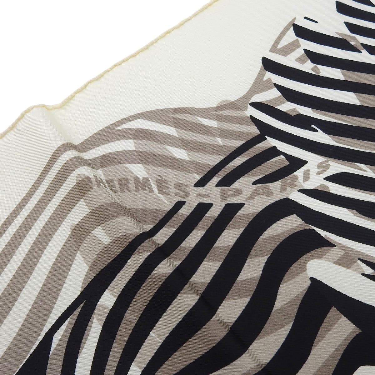 エルメス HERMES カレ90 ONDE DE CHIC 洗練の波 スカーフ シルク ホワイト×ブラック×グレー レディース 4593