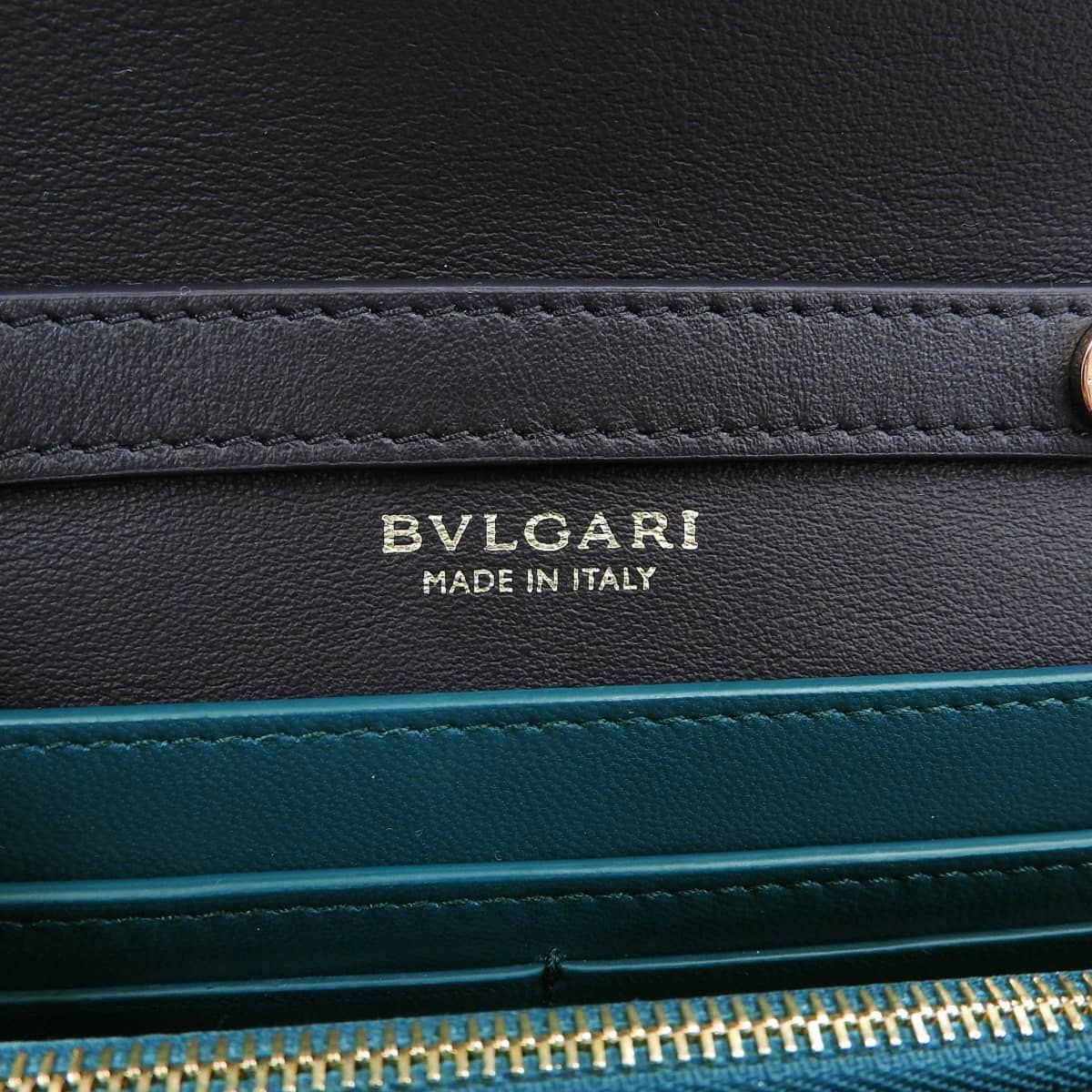 ブルガリ BVLGARI ロゴ インフィニートゥム チェーンウォレット ななめ