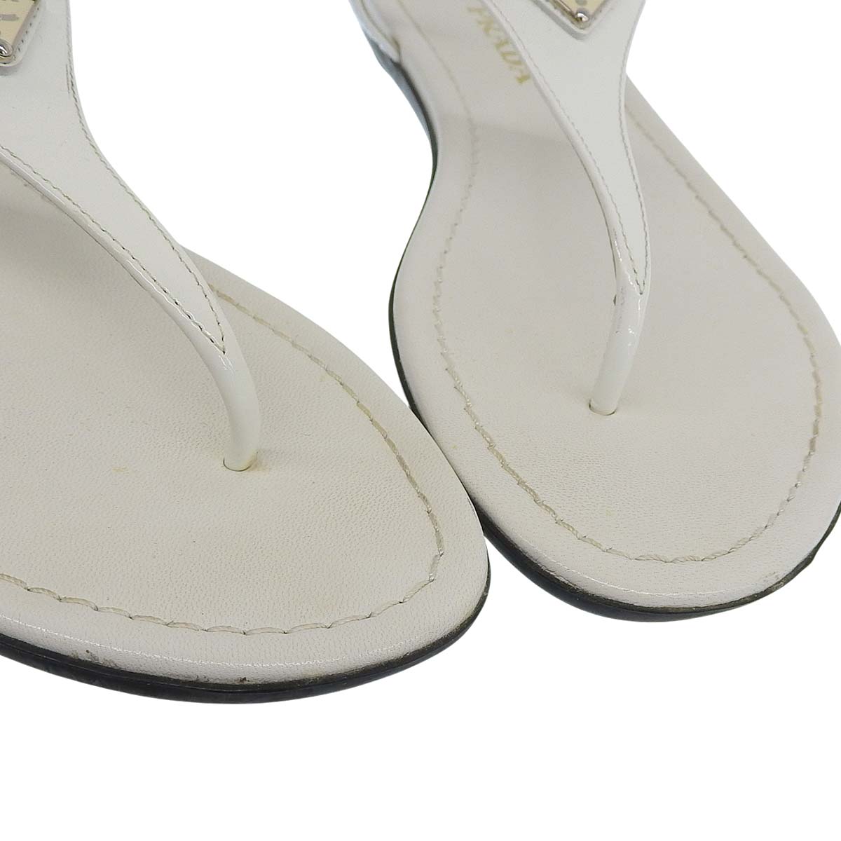 プラダ PRADA トライアングルロゴ フラット サンダル レザー×エナメル