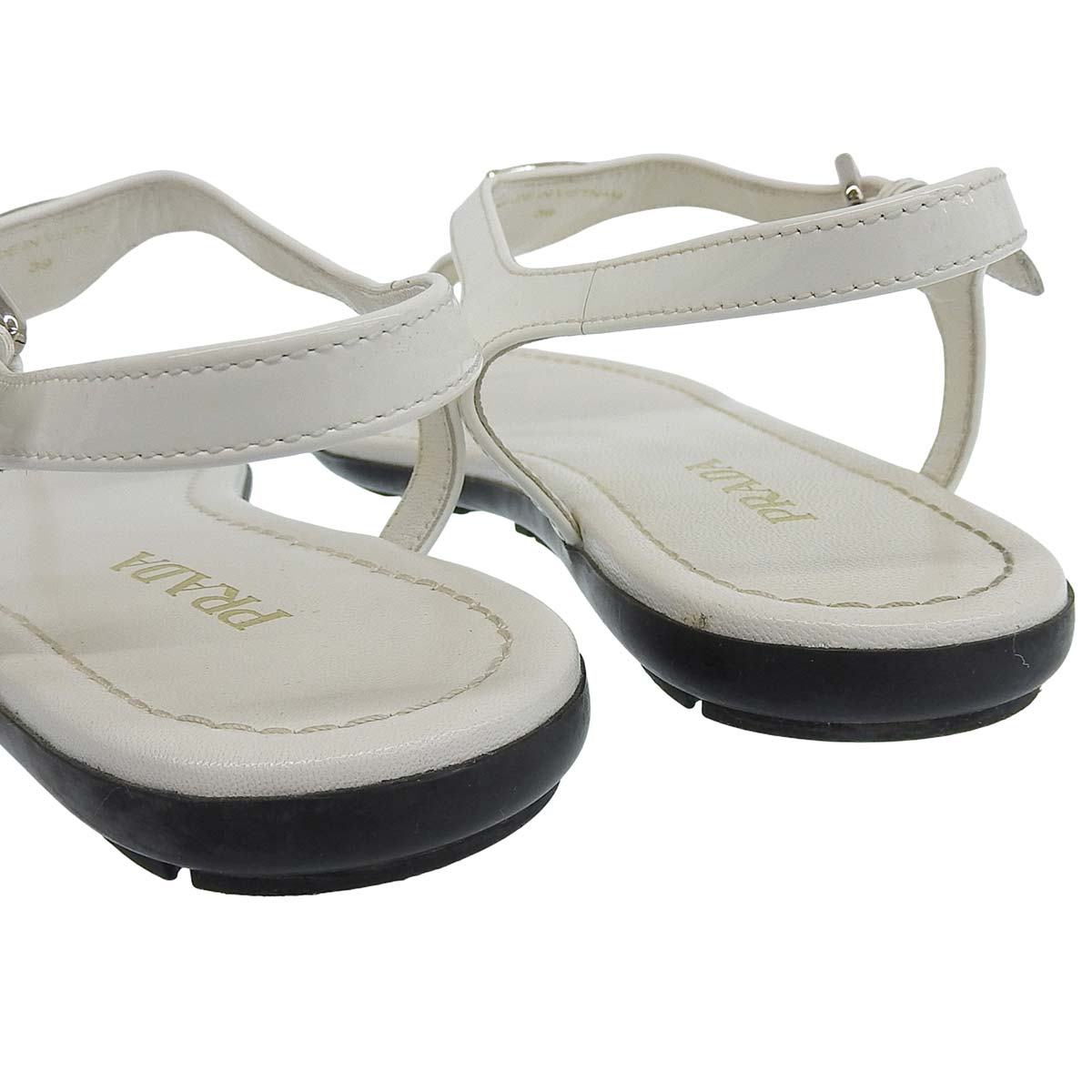プラダ PRADA トライアングルロゴ フラット サンダル レザー×エナメル