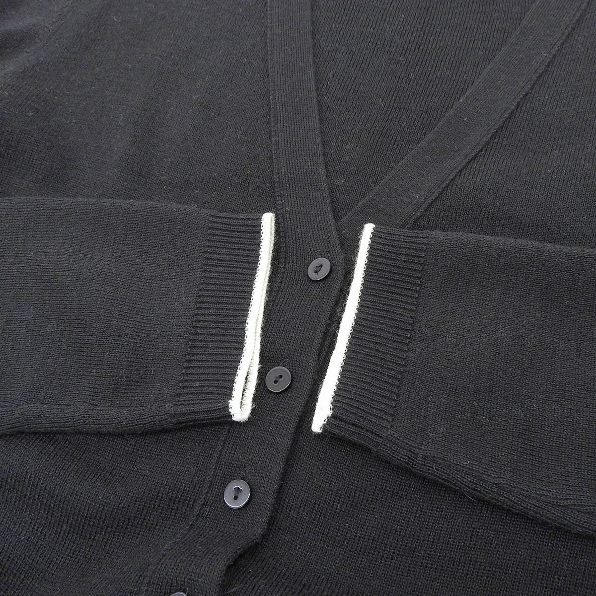 シャネル CHANEL ユニフォーム カーディガン Vネック ココマーク ウール アクリル ブラック ホワイト レディース 38 09A 4183