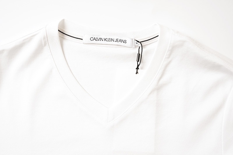 CALVIN KLEIN JEANS ����Х󥯥饤�󥸡��� Ⱦµ T����� ONE POINT LOGO V NECK S/S T-SHIRT J30J315063