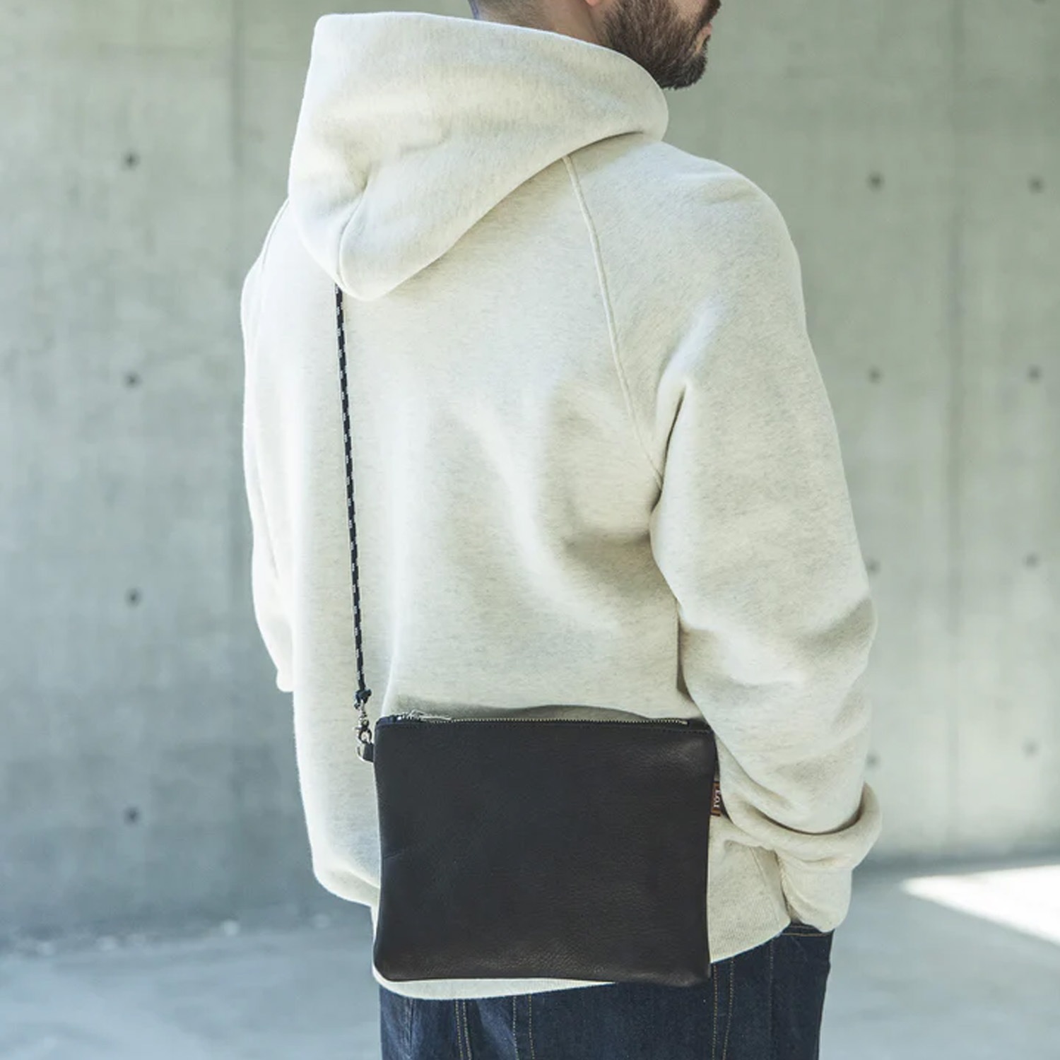 MR.OLIVE �ߥ��������꡼�� �����å��� "IMPERMA-LEATHER / ZIPPER SMALL SACOCHE TRAIL" ME680N