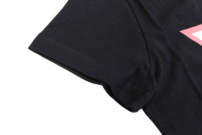 �ں߸˰��ݥ�����50��OFF��GUESS ���� ������� Ⱦµ T����� "TRIANGLE LOGO TEE" YJ2K9415K
