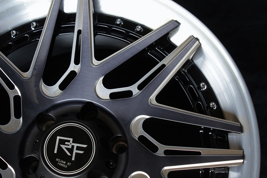 『ROJAM RT FORGED』 RT-211F ハイラックス用 20インチ