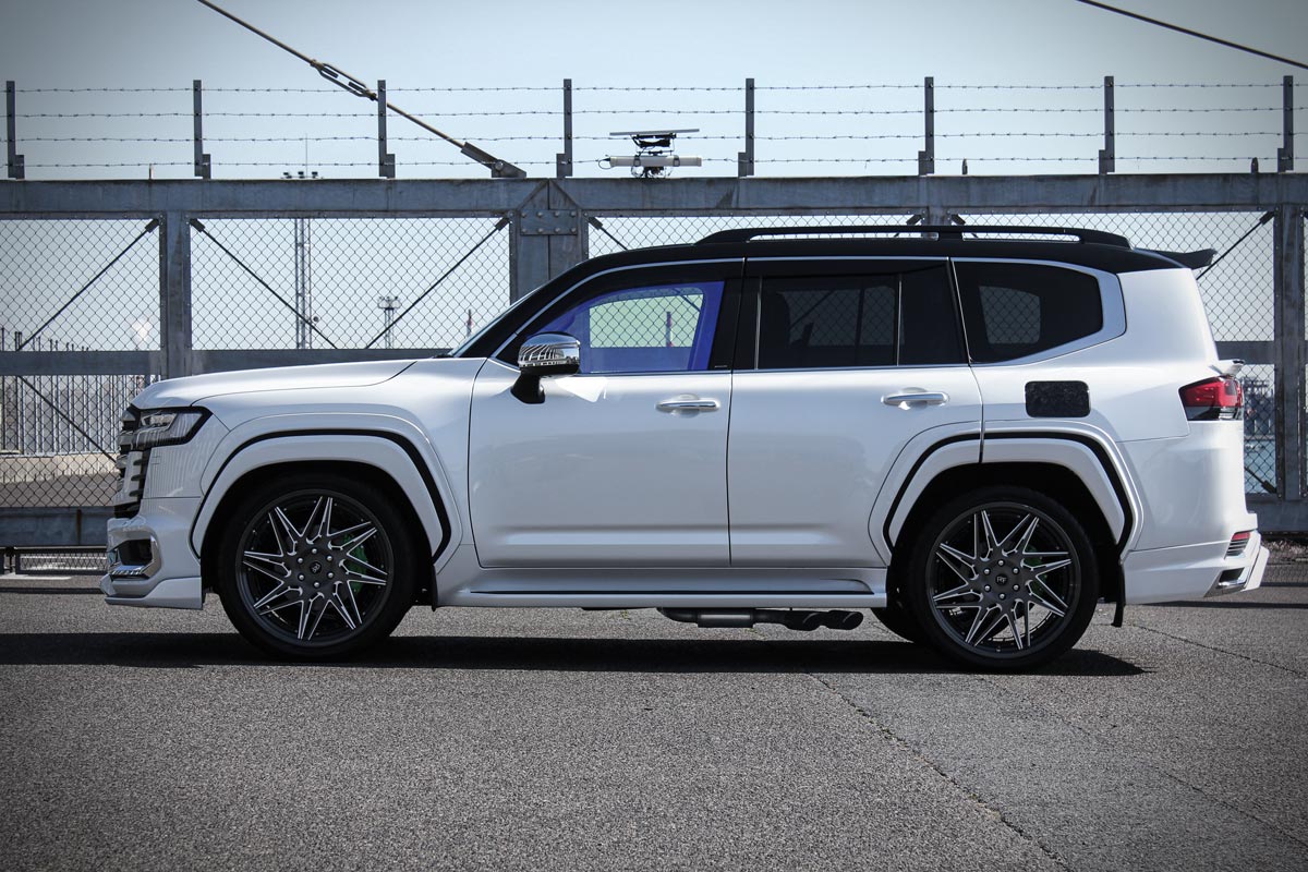 【即納商品！】ランドクルーザー 300 3.5L 4WD ガソリン車 ZX DTMサイドエキゾーストシステム 4本出しマフラー チタンブルータイプ