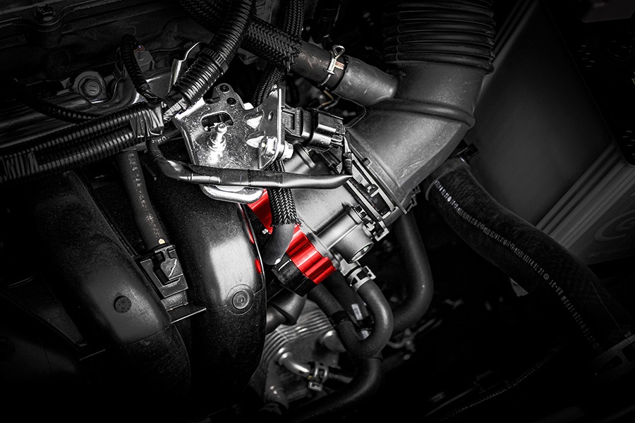 ROJAM スロットルスペーサー アルマイトレッド ハリアー 60系 2.0L 2WD/4WD ガソリン車用
