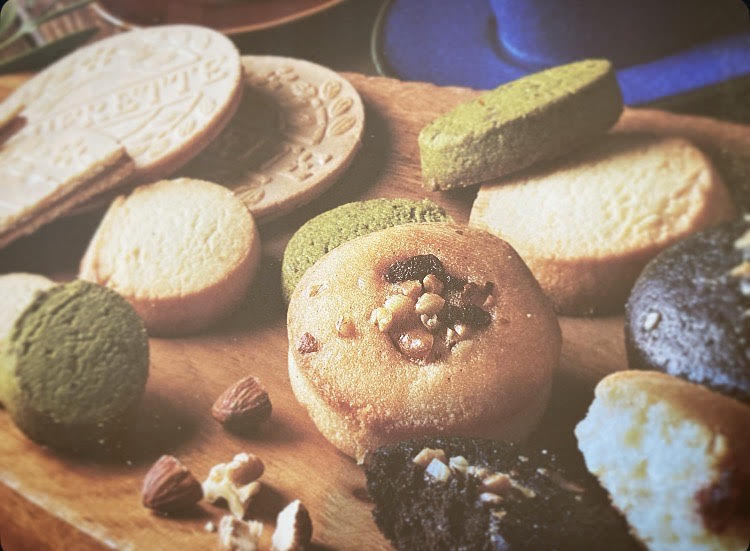 1万円の　香典返し に選ばれている定番 ごろっとナッツフィナンシェ&ゴーフレット詰合せ  送料無料　個包装　小分け 法人 にも人気