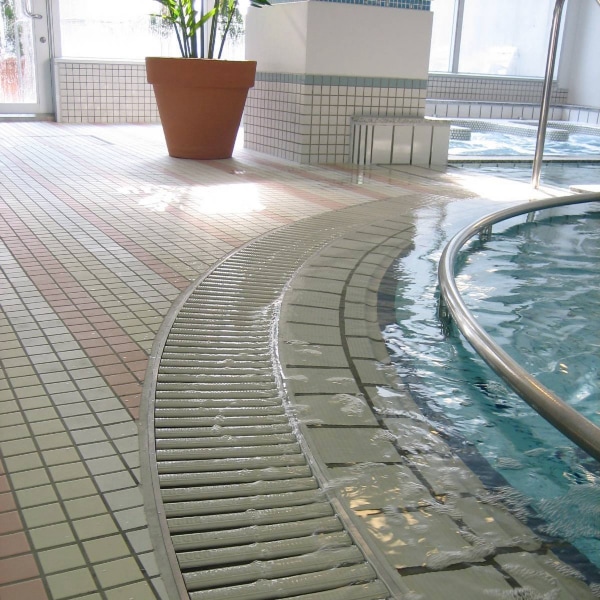 プール・グレーチング巻き取りタイプ ステップロール　180mm・200mm幅　1m   プール シャワールーム 水まわり 排水溝 側溝 溝蓋 プール・グレーチング巻き取りタイプ ステップロール 180mm・200mm幅