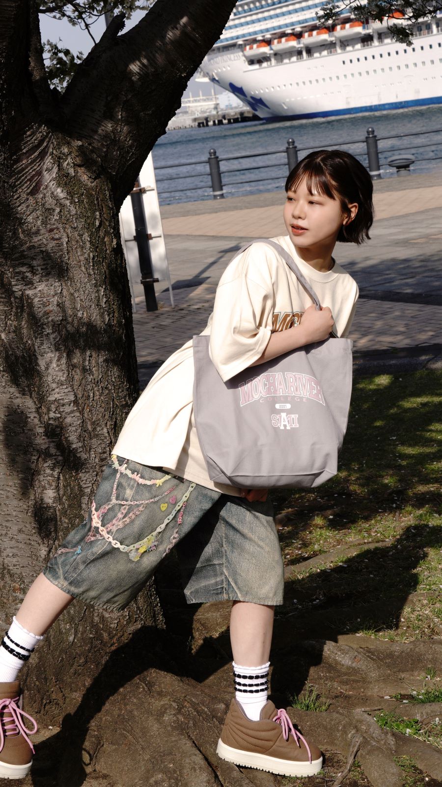 MOCHA RIVER College Logo Tote GRAY