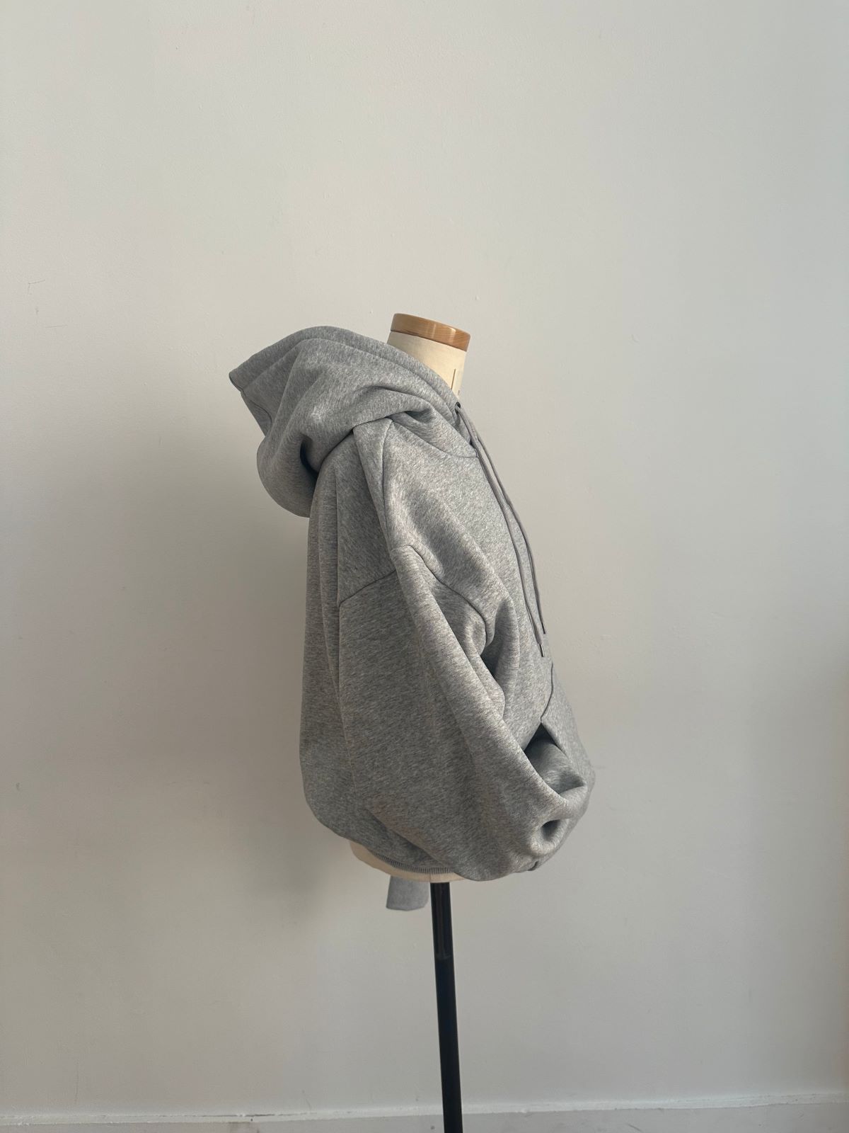 LOGO CROPPED HOODIEUNISEX