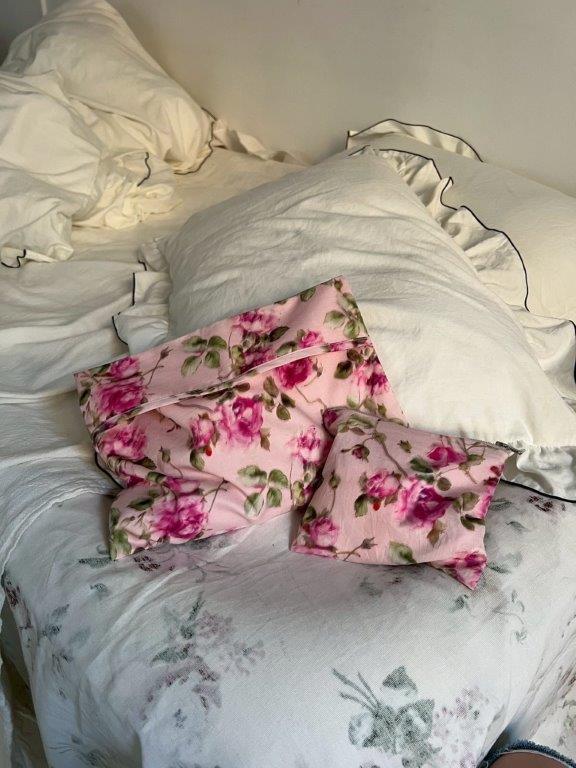 VINTAGE FLOWER POUCH SET