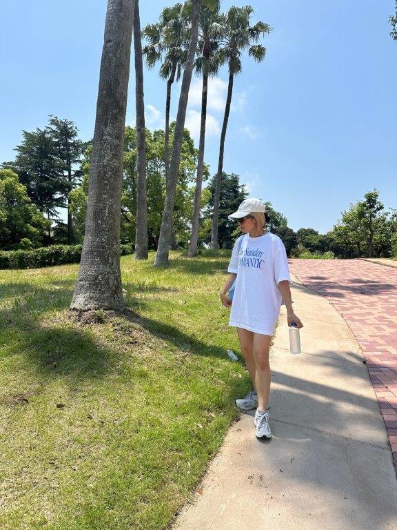 THE SUNDAY ROMANTIC TEE