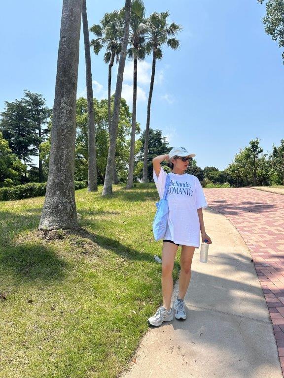 THE SUNDAY ROMANTIC TEE