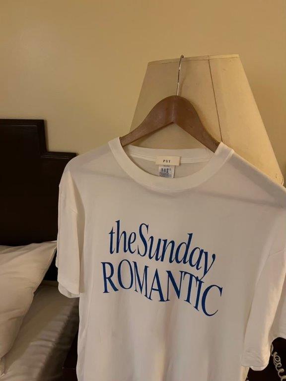 THE SUNDAY ROMANTIC TEE