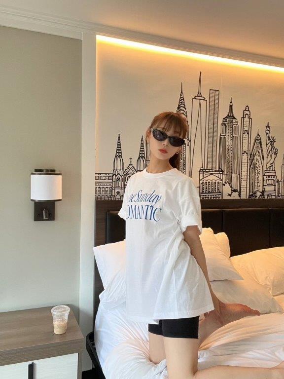 THE SUNDAY ROMANTIC TEE