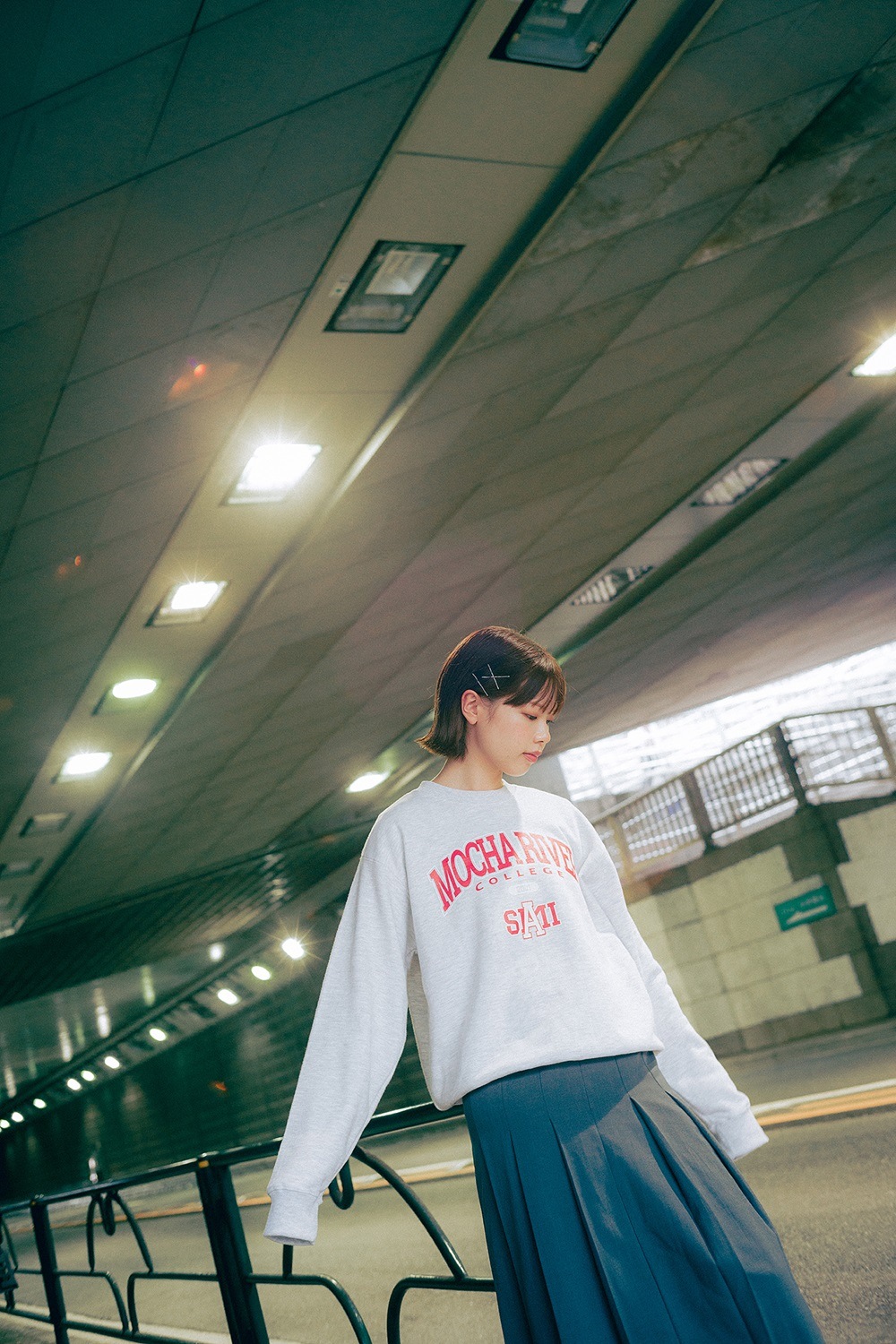 MOCHA RIVER College Logo Sweatshirt GRAY