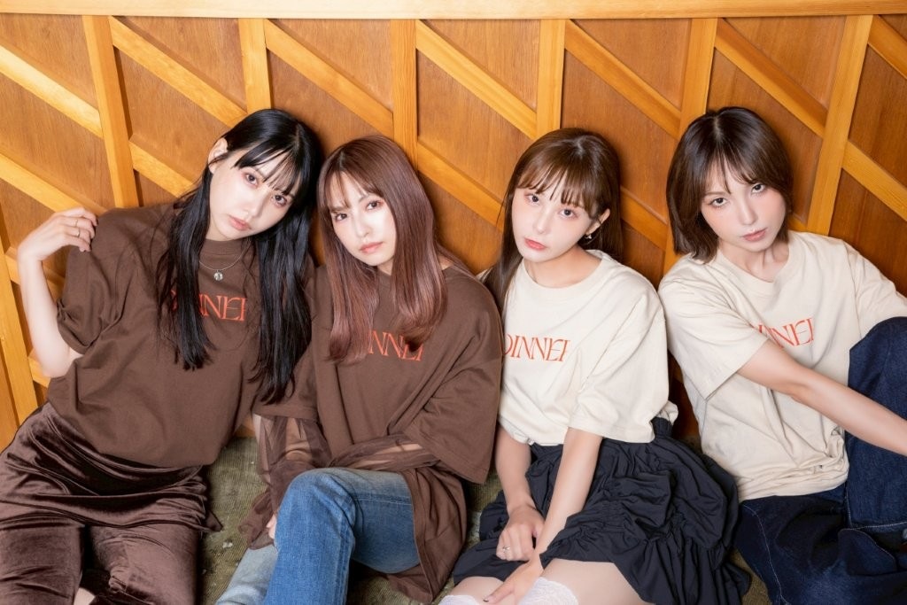 DINNER SHOW T-shirt 2025 BEIGE