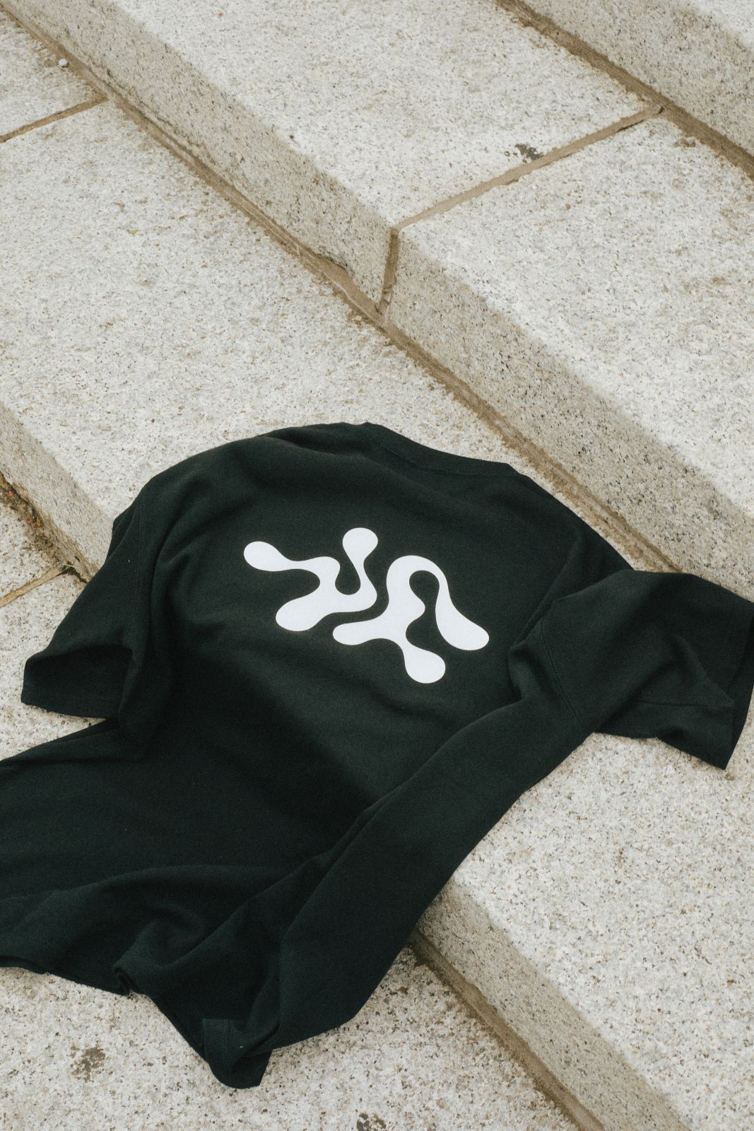 YAWNDAY FACTORY LOGO TEE BLACK