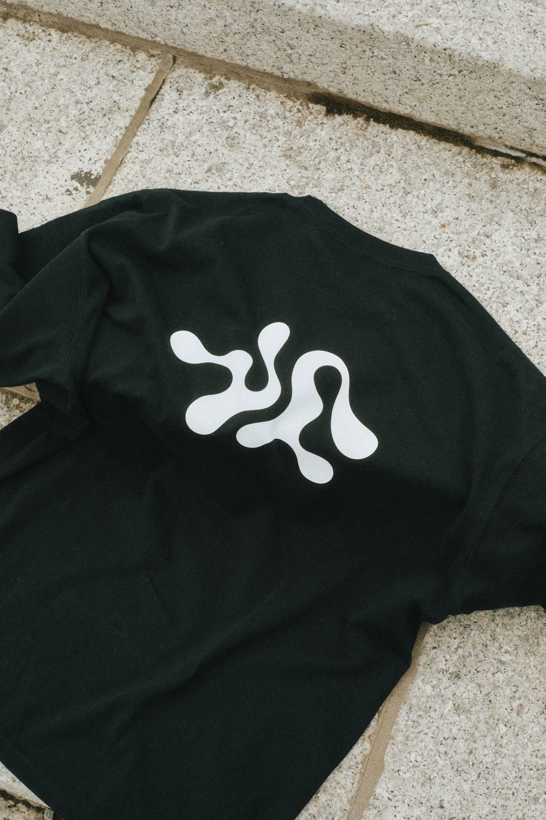 YAWNDAY FACTORY LOGO TEE BLACK