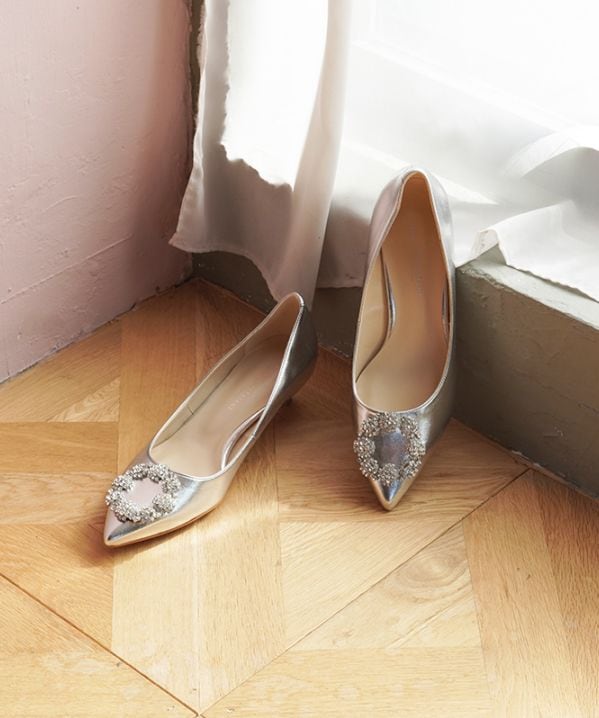 ビジューパンプス