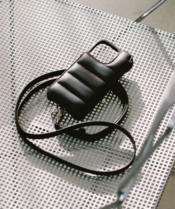 BALLON／iPhone16Pro／ブラック