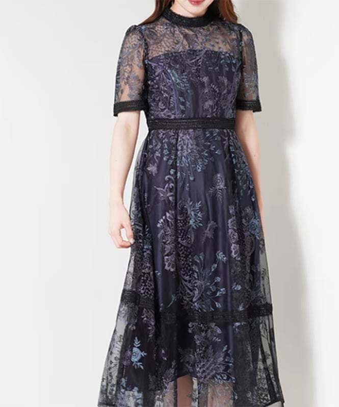 エンブロイダリードレス