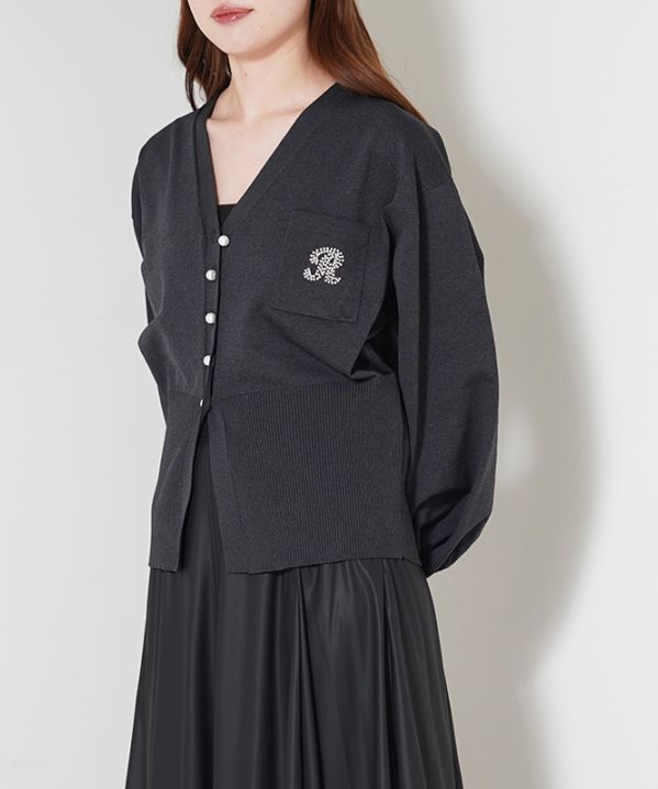 Rブローチ風ニットカーディガン
