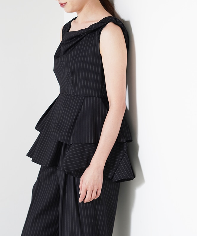 Twist neck peplum set up